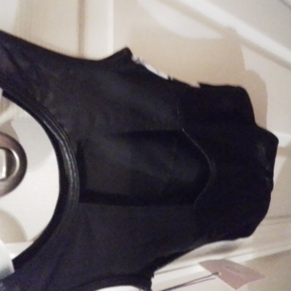 Cute little girls swimsuit with a shimmer look. NWT - Picture 5 of 6